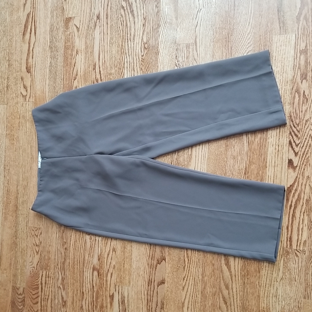 (8) Joseph Ribkoff Capri Pants Loose Fit Leg Vacation Business Casual Cropped